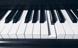 ピアノの一部出ない音がある、鍵盤の戻りが悪い