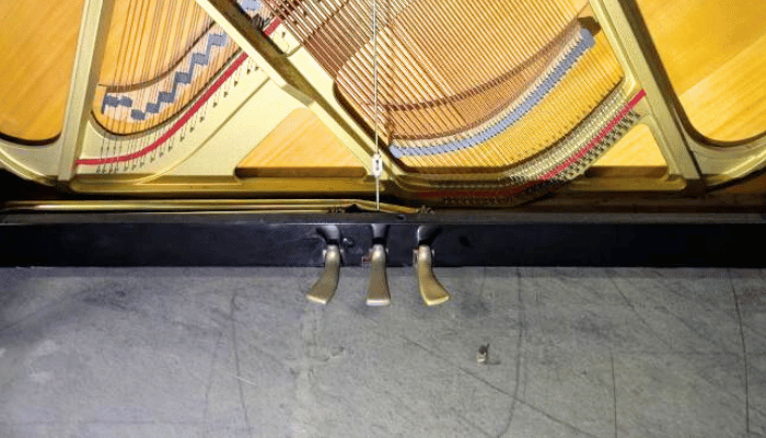 アップライトピアノのぺダル