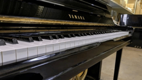 30年以上前の古いピアノ (1)