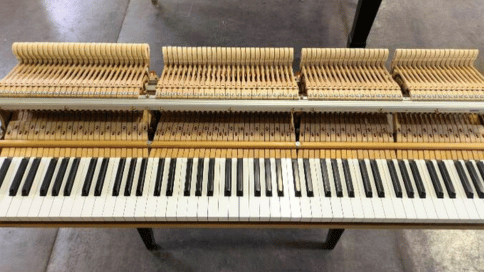 調律を行っていないグランドピアノ