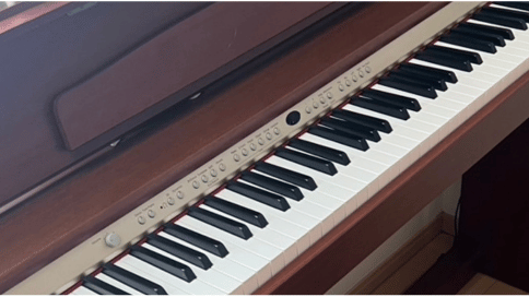 電子ピアノが故障している